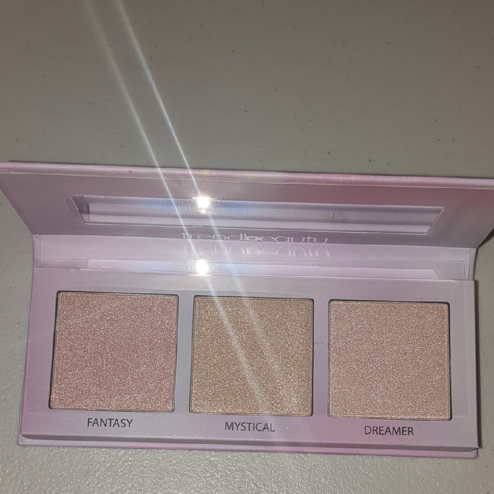 Unicorn Dust Highlighter Palette - Pink, Gold, Cream - Picture 2 of 2